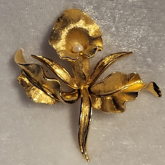 Boucher Jewelry - Vintage Signed BOUCHER "Orchid" Gold Plated Brooch 8377